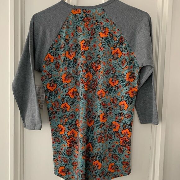 NWT Lularoe grey/orange floral baseball tee - Picture 4 of 4